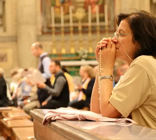 El papel de la Virgen María en la vida cotidiana de los católicos