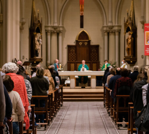 El poder de la oración de intercesión: testimonios y enseñanzas