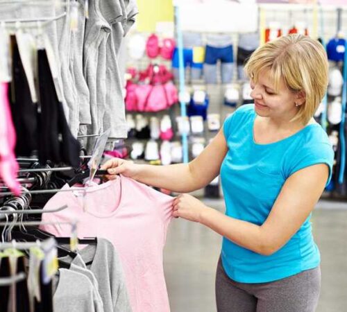 Cómo combinar blusas y polos de mujer con jeans, faldas y pantalones de vestir